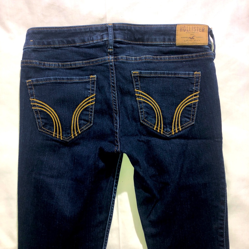 Dark blue 3 R Hollister Super skinny denim jeans. Like new. Dark blue. Stretch.